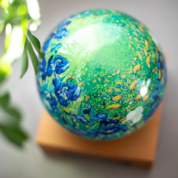 Mova Globe Van Gogh’s Irises